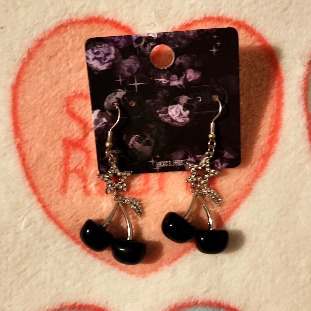 Hot Topic 💀 Black Cherry Star Drop Earrings